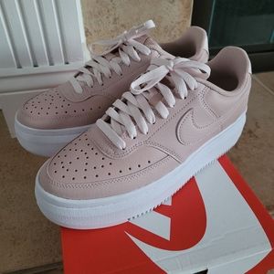 NIKE Court Vision Alta